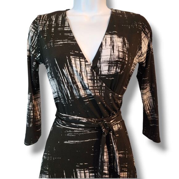 Leota Black & White Abstract Midi Wrap Dress Women’s XS - Picture 4 of 8